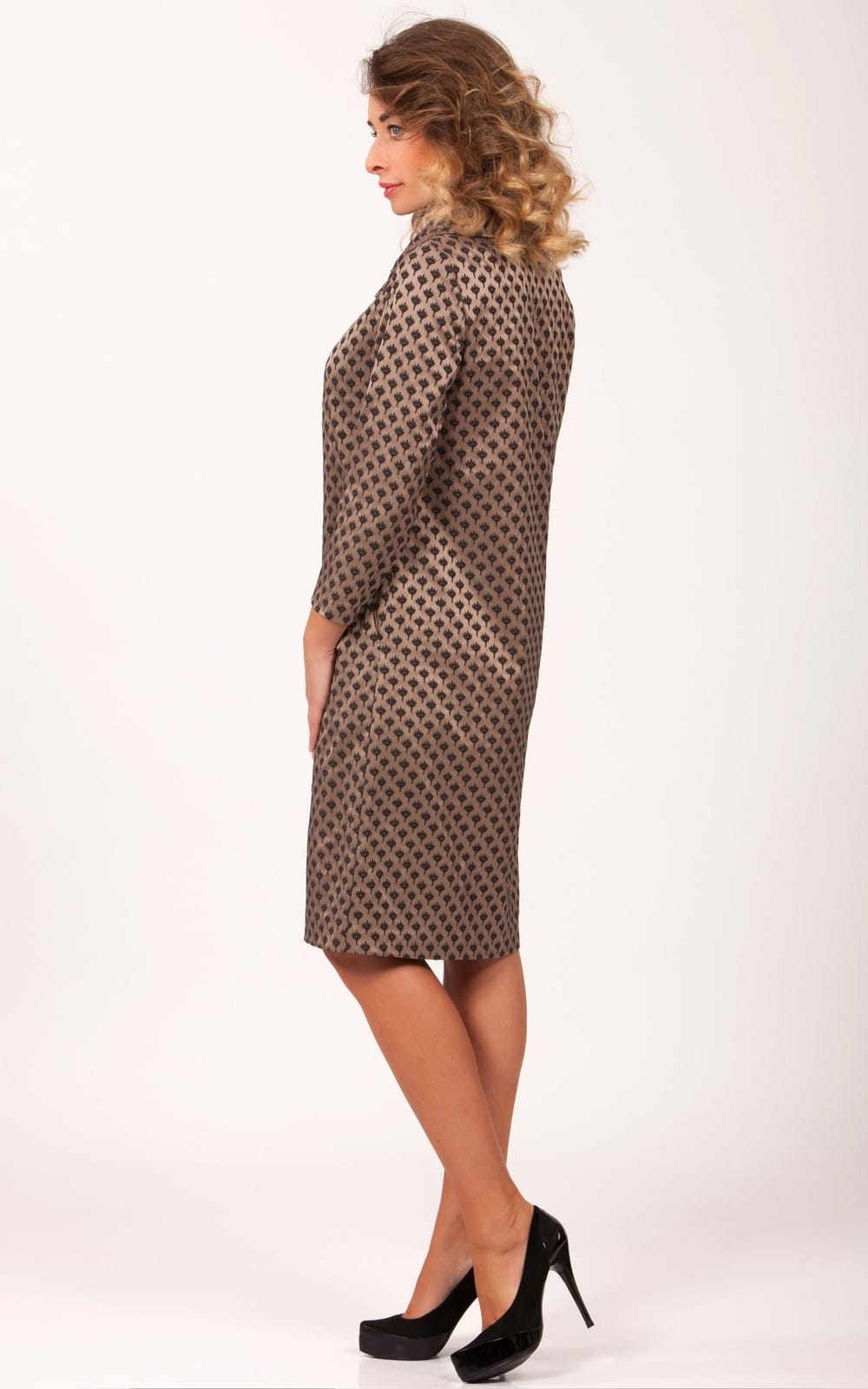 Attīrošs pieniņš AR ĒTERA ROŽU EĻĻAS 330 ml.  Magnolica