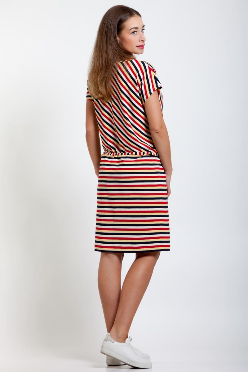 Attīrošs pieniņš AR ĒTERA ROŽU EĻĻAS 330 ml.  Magnolica