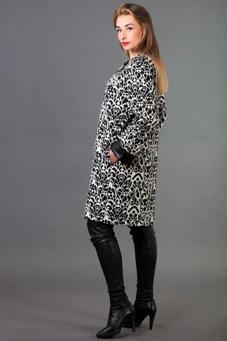 TRIKOTĀŽAS KLEITA   BRĪVS A- SILUETS  KRĀSA - ZEBRA     Magnolica