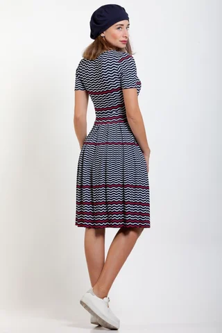 Attīrošs pieniņš AR ĒTERA ROŽU EĻĻAS 330 ml.  Magnolica