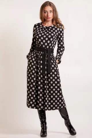 SILTS PASTAIGU SPORTA KOSTĪMS NO KOKVILNAS Magnolica